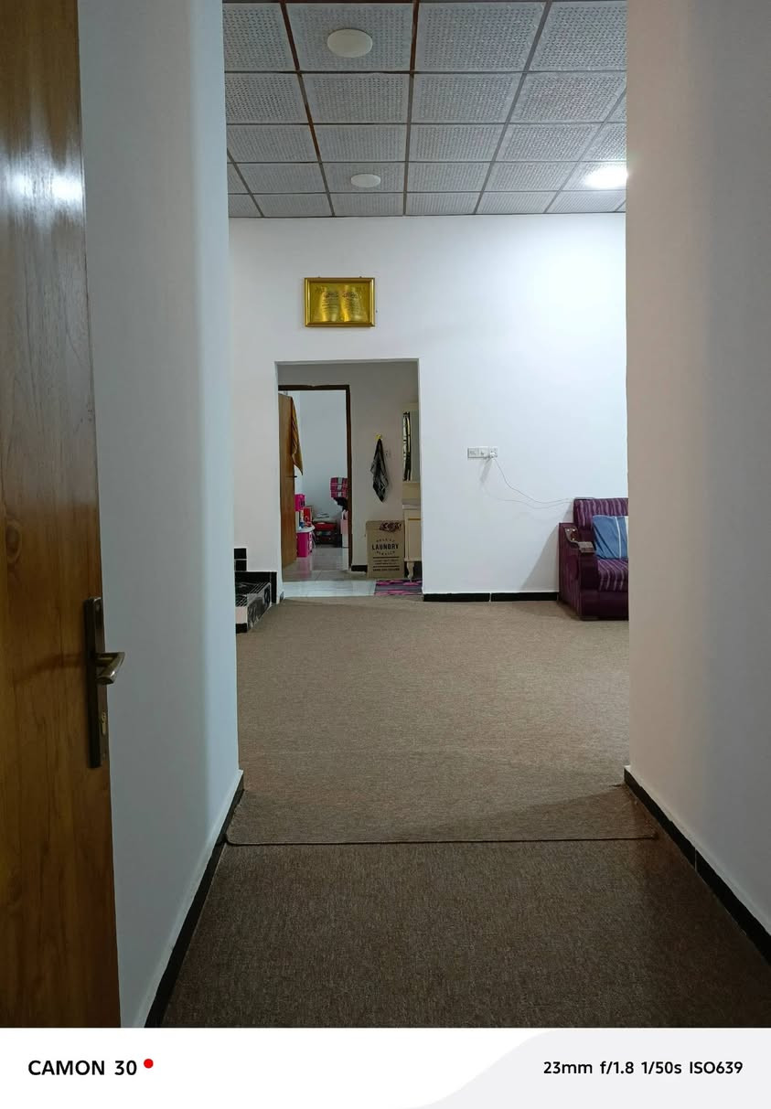 🏡بيت للبيع 
العنوان البصره الجزيره شارع الصقر حي الرايه
المساحه ١٧٠ متر
يحتوي على استقبال موزع صحيات داخليه وخارجية مطبخ مناور عدد ٢ غرف عدد ٢
السعر ٦٨ وبي مجال
انه صاحب البيت وهذا رقمي ***********

نص مكتوب في الصور:
- CAMON 30  23mm f/1.8 1/50s ISO516
- CAMON 30 23mm f/1.8 1/50s ISO175
- CAMON 30 • 23mm f/1.8 1/50s ISO569
- CAMON 30  23mm f/1.8 1/50s ISO639
- CAMON 30 23mm f/1.8 1/50s ISO493