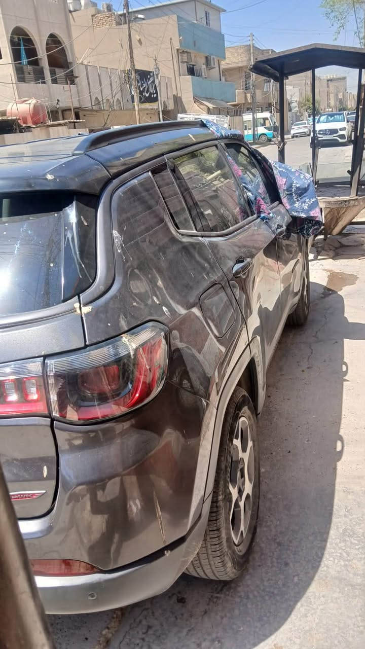 جيب كومباس تريل هوك للبيع
موديل 22
رقم دهوك سنوية جديدة عظم عاج
سيارة فول مواصفات عدا الفتحة ومعروفة التريل هوك
محرك 2400
قطعتين تبريد ثلج 
حادثها موضح برقم الشاصي
مكانها بغداد
السعر 132 ورقة وبي مجال كلش قليل
سيارة جديدة ونظيفه بمعنى الكلمة استخدام البيت 
للاتصال *********** و***********
