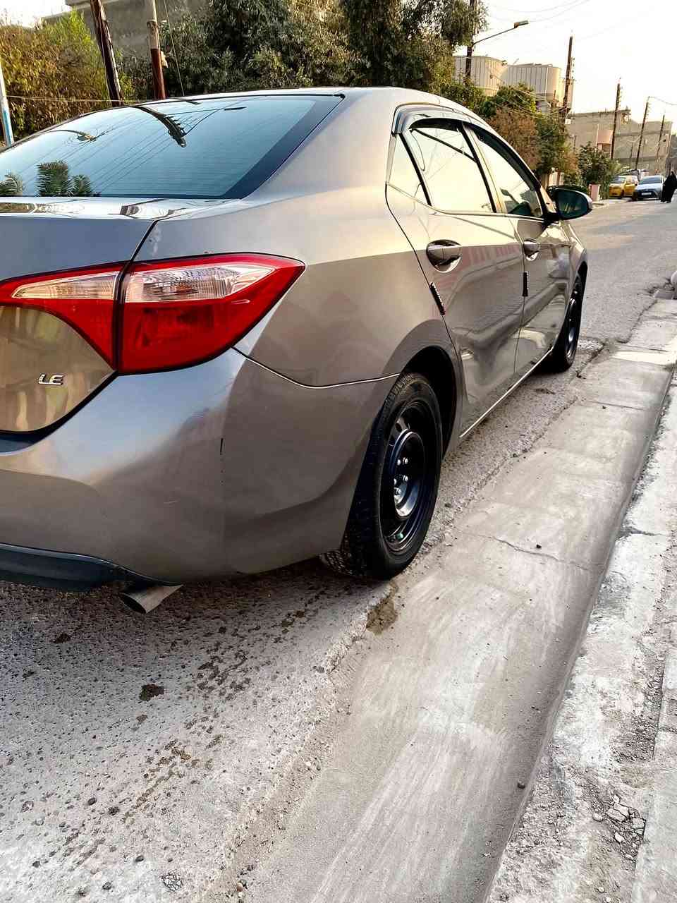 كورلا 19 بيه قطعه وحده بس صبغ الجاملغ الخلفي و الباقي كله مكفول محرك كير كله كفاله رقمه شمالي هاي الاسبوع مجدد سنويه و هزه يعني السياره صافيه ربع دينار متصرف عليه ماشيه 119 
ملاحضه بيه الجنطه مبدله نفس اللون يعني البلاديه مالته
مكانه / بغداد العامريه السياره استخدام شخصي
سعره / 141 
***********

نص مكتوب في الصور:
- الجمعة
