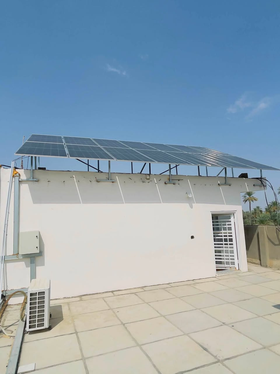 ☀️🔋 منظومة جديدة من تنفيذ شركة أبراج المهندسين للطاقة الشمسية

تم تجهيز وتنصيب منظومة متكاملة باستخدام إنفيرترات هورايزن مع البطارية العملاقة زيتارا Zetara، المصنعة خصيصًا لأسواق أمريكا الشمالية وأفريقيا.

⚡ أداء المنظومة:
🔹 65–70 أمبير نهاري
🔹 30 أمبير ليلي لمدة تصل إلى 4 ساعات
🔹 منظومة مصممة لتوفير أداء مستقر وموثوق للاستخدام المنزلي.

شاهدوا الفيديو للتفاصيل الكاملة عن المنظومة وطريقة عملها. 🎥

📞 ***********

📍 شركة أبراج المهندسين للطاقة الشمسية
ديالى – بعقوبة – شارع الدفاع المدني
مقابل معرض خريسان للسيارات
