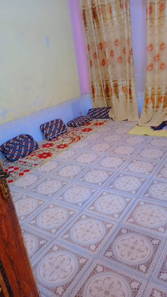 سلام عليكم بيت للبيع مساحه 100خلفي غرفه ومطبخ وهول وساحه صغيره مكان بدجين قرب موكب صدر العراق الثالث وقريب على شارع القسم  الاستفسار ‭***********‬
