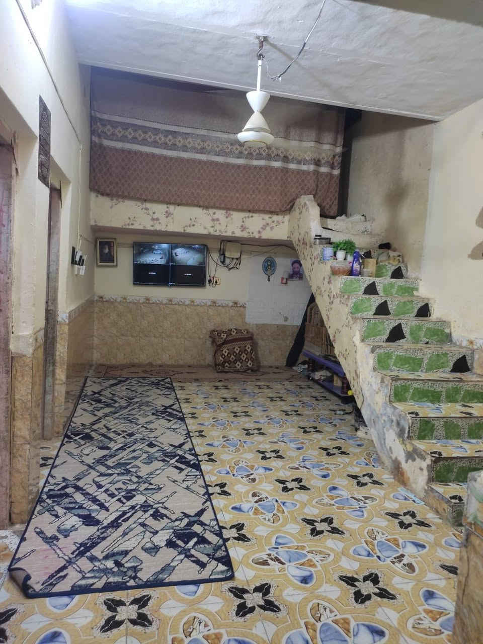 يتوفر لدينا بيت طابو قرب مدرسة تونس الابتدائية بناء بلوك بيت نظيف جدا على شارع عام 200متر 
مكتب المصطفى للعقار مقابل بلدية سوق الشيوخ 
***********
