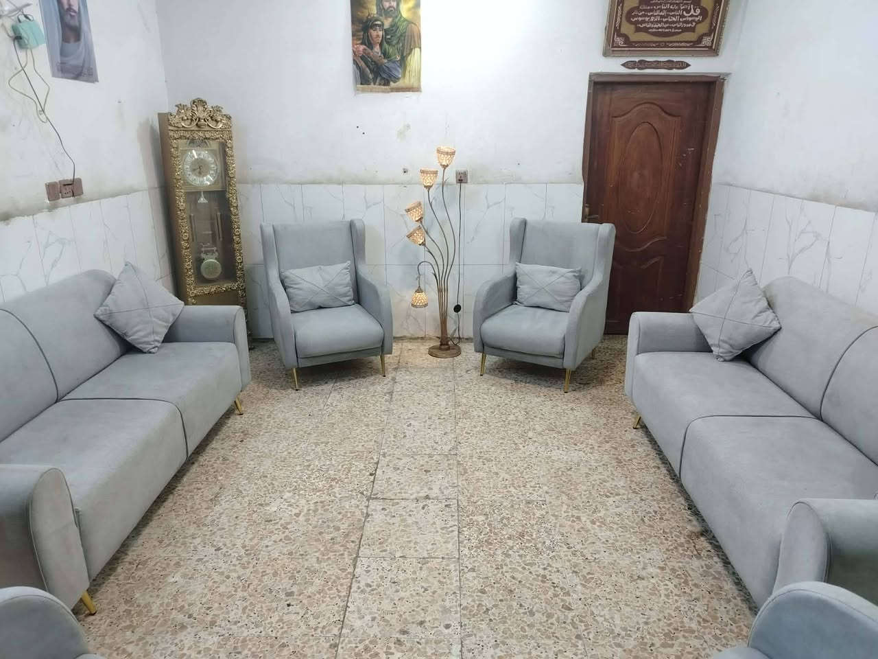 تخم 10 مقاعد نظيف
سعره 270 وبي مجال مكان البياع 
اكو توصيل ب واتساب 
***********
