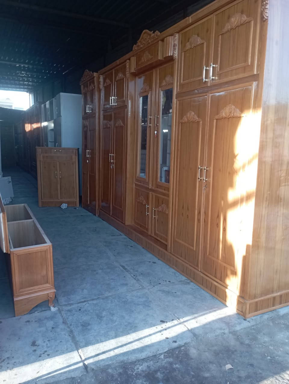 سلام عليكم غرفه مسرح طابقين خمسه مليم جديده
يوجد مراوس شعدك دزلي خاص 

***********
