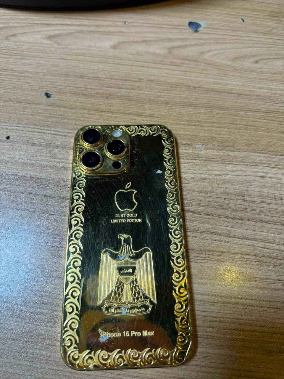 سلام عليكم ١٦ برو مكس ذهب يراده كامرات خلفي المكان كراده *********** بي كم زلغ
