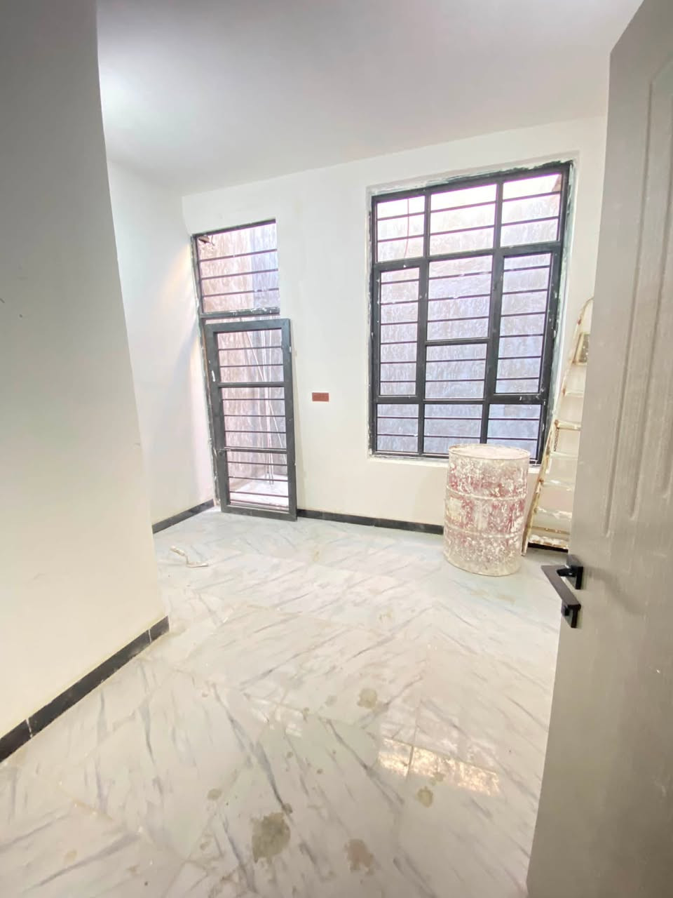 دار 🏠 للبيع بمساحة 65 متر بناء 🚧 بلوك
يحتوي على صاله مطبخ حولي صحيات عدد 2 معا غرف النوم عدد 3 

زراعي سند 25 اقرار محكمه 

موقع منطقة الدوانم الزراعيه بغداد الكرخ قرب شرطه الخامسه 

موقع دار 🏠 بداية شارع الرباط 

سعر 60 مليون وقابل للتفاوض 

الاستفسار الاتصال *********** 

متوفر عروض داخل منطقه حسب امكانيتك 

متوفر قطع أراضي للبيع يبدي سعر من 10 مليون 

متوفر مزارع ايجار او شراء
