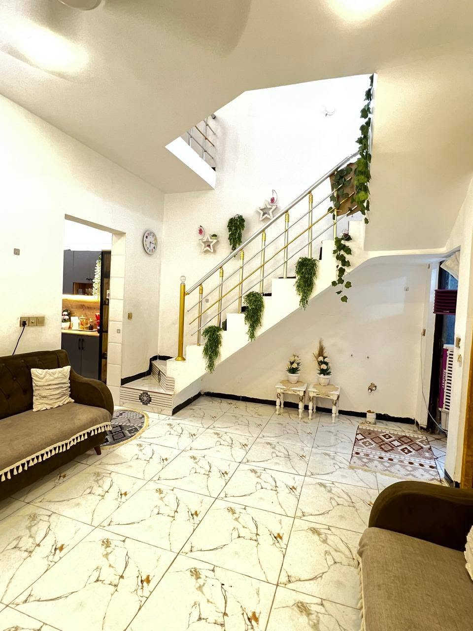 للبيع بيت بموقع مميز وهادئ، مناسب للسكن والاستثمار، والبيت مرتب وجاهز للسكن.

📍 الموقع: [حي ذويب ]
📐 المساحة: [120 متر]
🛏️ عدد الغرف: [وحده]
🚿 عدد الحمامات: [واحد معه صحيات خارجيه]
🚗 كراج: [/لا]
💰 السعر: [46 مليون وقابل للتفاوض]
📞 للاستفسار والتواصل: [*********** ]

الجادين فقط، وأهلاً وسهلاً بالجميع 🌹

