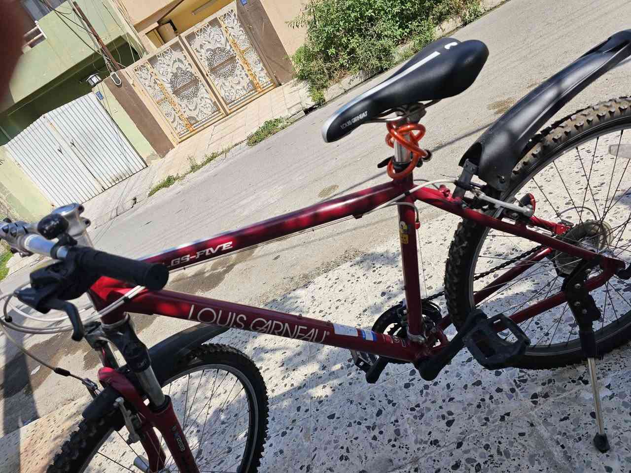 السلام عليكم بايسكل لبيع لويس نضافتو 100٪  كلو اصلي كيورة مكينا كلة اصلي السعر خاص ***********
