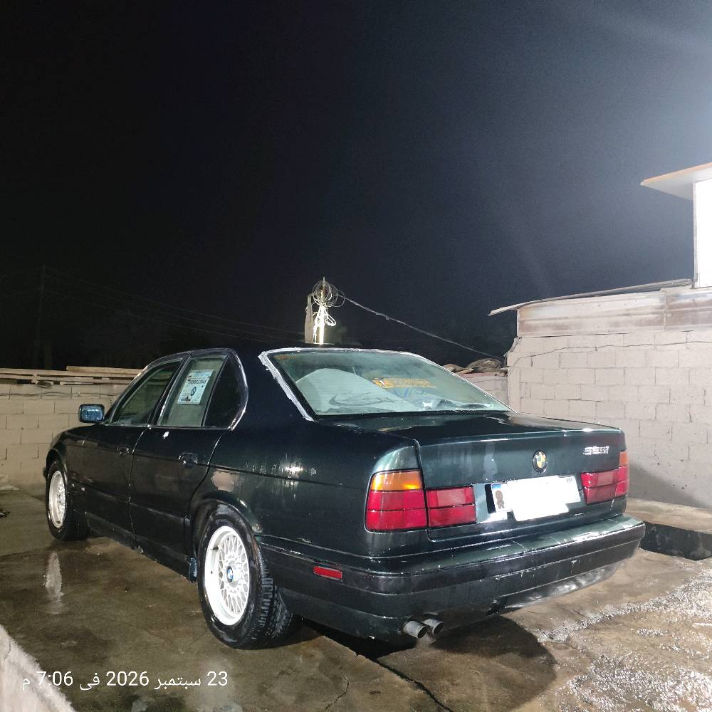 bmw 525i 
1993
اكسل ٢.٢٣ 
خطين غاز وبانزين 
داخل كريمي 
فتحة سقف السياره فول مواصفات 
السعر ٥٠ وبيها مجال 
***********