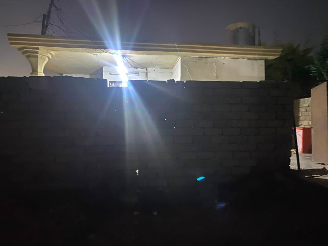 دار لبيع بيجي حي العصري العيث الساحه 423/15متكون من غرفه واستقبال ومنور ومطبخ وصحيات ستفسار خاص ***********
