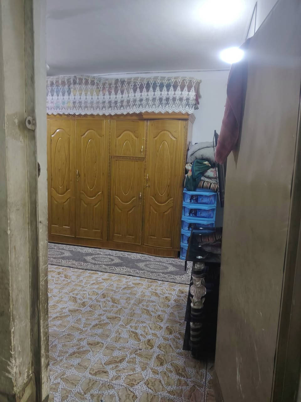 بيت للبيع مساحة ١٦٠ متر قاطين خلف جامع الكتائب الشراي يتصل على رقم ***********
