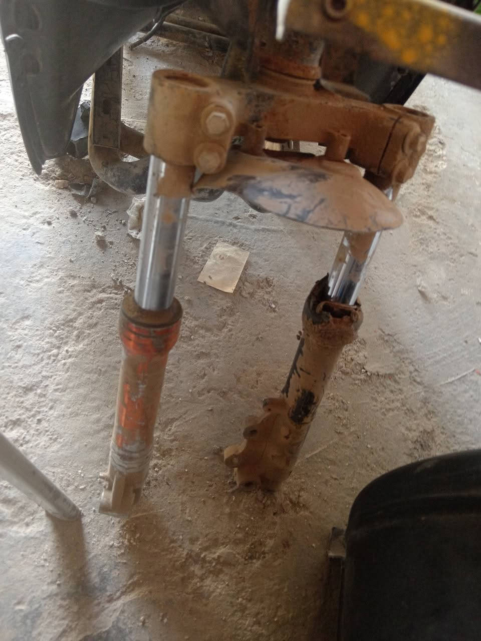 شاصي +محرك ادرس حديث صيني للبيع +تانكي بانزين + قفل جنطه +جاملق خلفي + عمبار بريك امامي + دبلات امامي وخلفي + صالنصه الستفسار ***********
