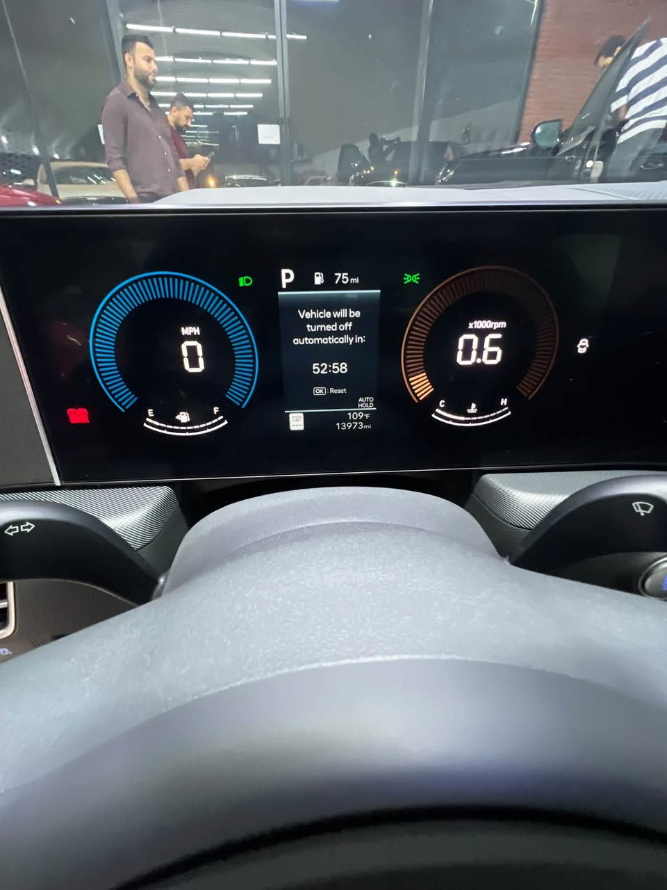 من صالة عرض شركة جميرا
Hyundai Sonata 2024 
هونداي سوناتا 2024 
بدون ايرباك جاملغ ايمن مبدل نفس اللون 
ماشيه 13 mile 
داخل ابيض بدون رقم تترقم المحافطة الي تعجبك 
للأستفسار م. أمير جميرا 
***********
