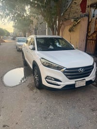 توسان للبيع الشراي يتصل  07812129396