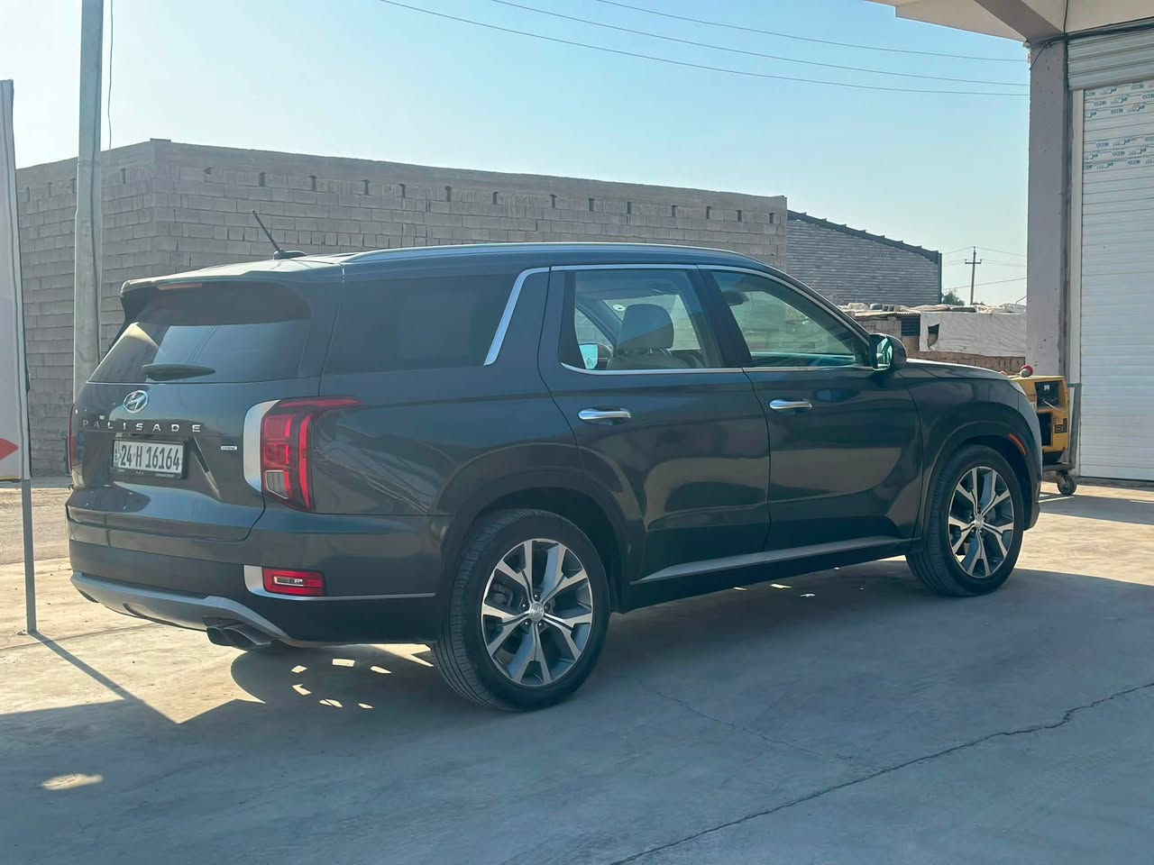 لبيع هيونداي باليسيد HTRAC -
LIMITED فول مواصفات
ميونداي باليسيد لون فيلي
• رصاصي د
الموديل:2020
المحرك: V6 - 291H 3.8
الدفع: HTRAC دفع رباعي ذكي
5 مع مودات ثلج ارمل/طين ا
المواصفات:
• 7 راكب - الصف الثاني (كرسيين
نفصلات) كلش مريحة
• جلد لون رمادي فاتح
• تبريد وتدفئة كراسي أمامية + تبريد خلفي
• شاشة كبيرة 10.25 إنش + كاميرا خلفية د
• كير أزرار - بصمة - بانوراما
•انضمة القيادة [ ايكو + سمارت + سبورت + كومفورت + سناو ]
• رادار + تحكم ستيرن + مثبت
• سرعة •
• حساسات أمامية خلفية
1241126164
•جنطة كهرباء
• اشارات مري
•تدعم خاصية شحن هواتف ذكية
الحالة: السيارة بيها صبغ بونيد + بابين + جاملغ، داخل جديد،
شاصي دواخل سليم
ماشيه 250 الف
السعر: [220 ] وبيها مجال بسيط
• المكان: سامراء
للتواصل: [***********
