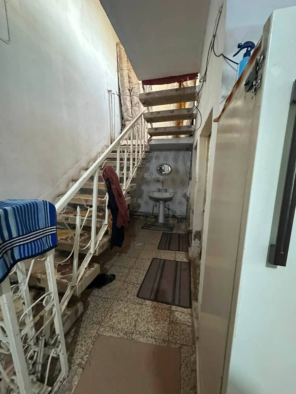دار للبيع 🏠 🏠 🏡 🏠 

طابو صرف العنوان حي نور 🏠 🏡 

المساحه 250 م 🏡 🏡 وجهين عل شارعين 

طابقين 🏡 🏡 

4 غرف نوم 🏠 🏡 

مجمع صحيات عدد2 🏠 

كراج سياره 🚘 🚙 

حديقه خارجيه 🏠 

صاله عدد2 🏠 

استقبال 🏡 

مطبخ عدد 2 🏡 

الدار للبيع السعر او اي استفسار 🏡 
التواصل عل ارقام التاليه 🏡 

 📲 ***********
