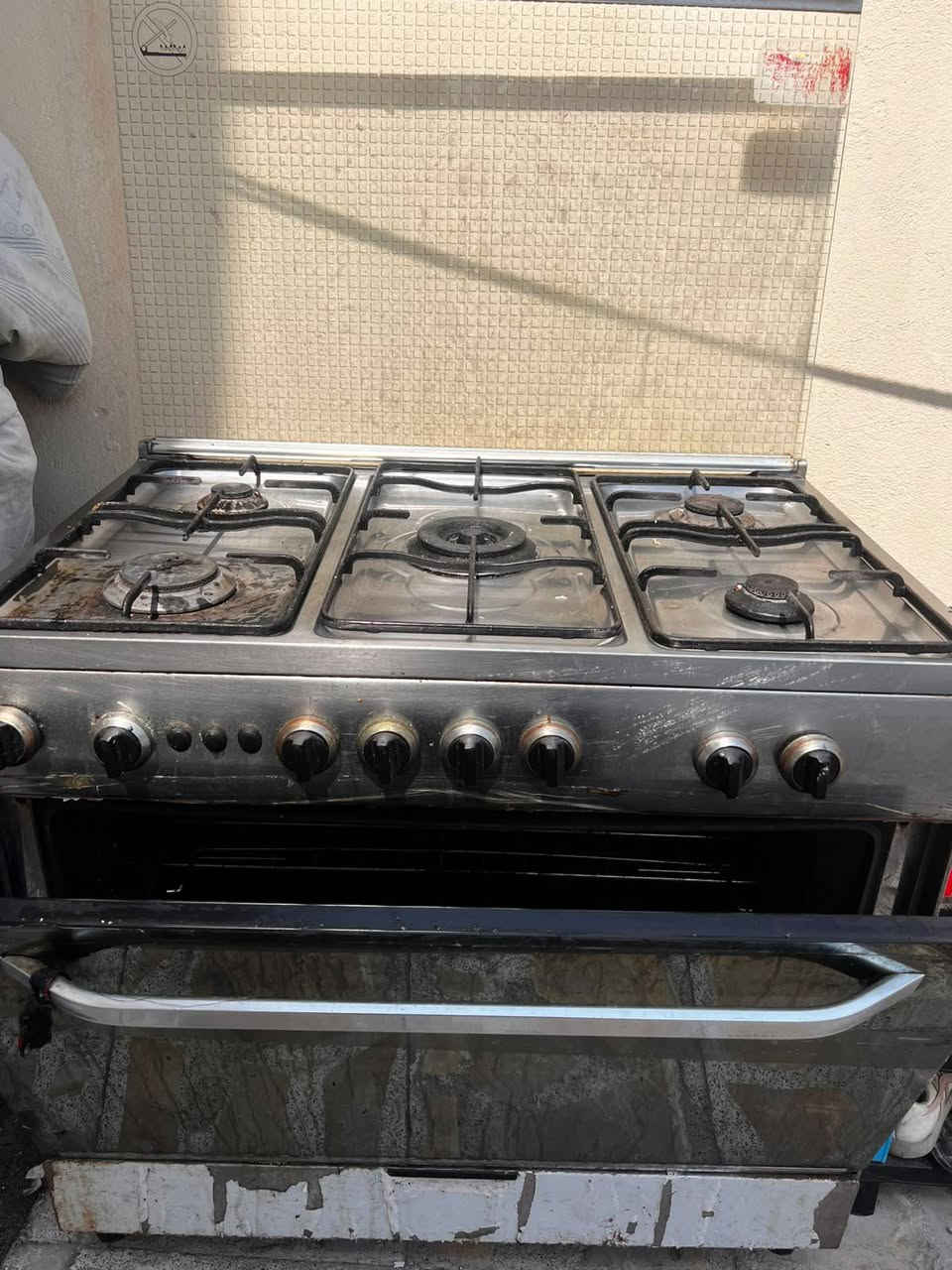 طباخ غاز ٥ عيون وفرن 125 وبي مجال  لتواصل 
***********
