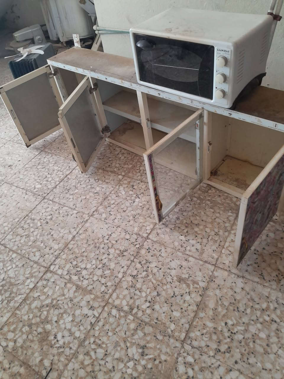 عندي هاي القطعه مال كاونتر  بس الارضي للبيع ب ٣٠ الف ناصريه مركز ***********
