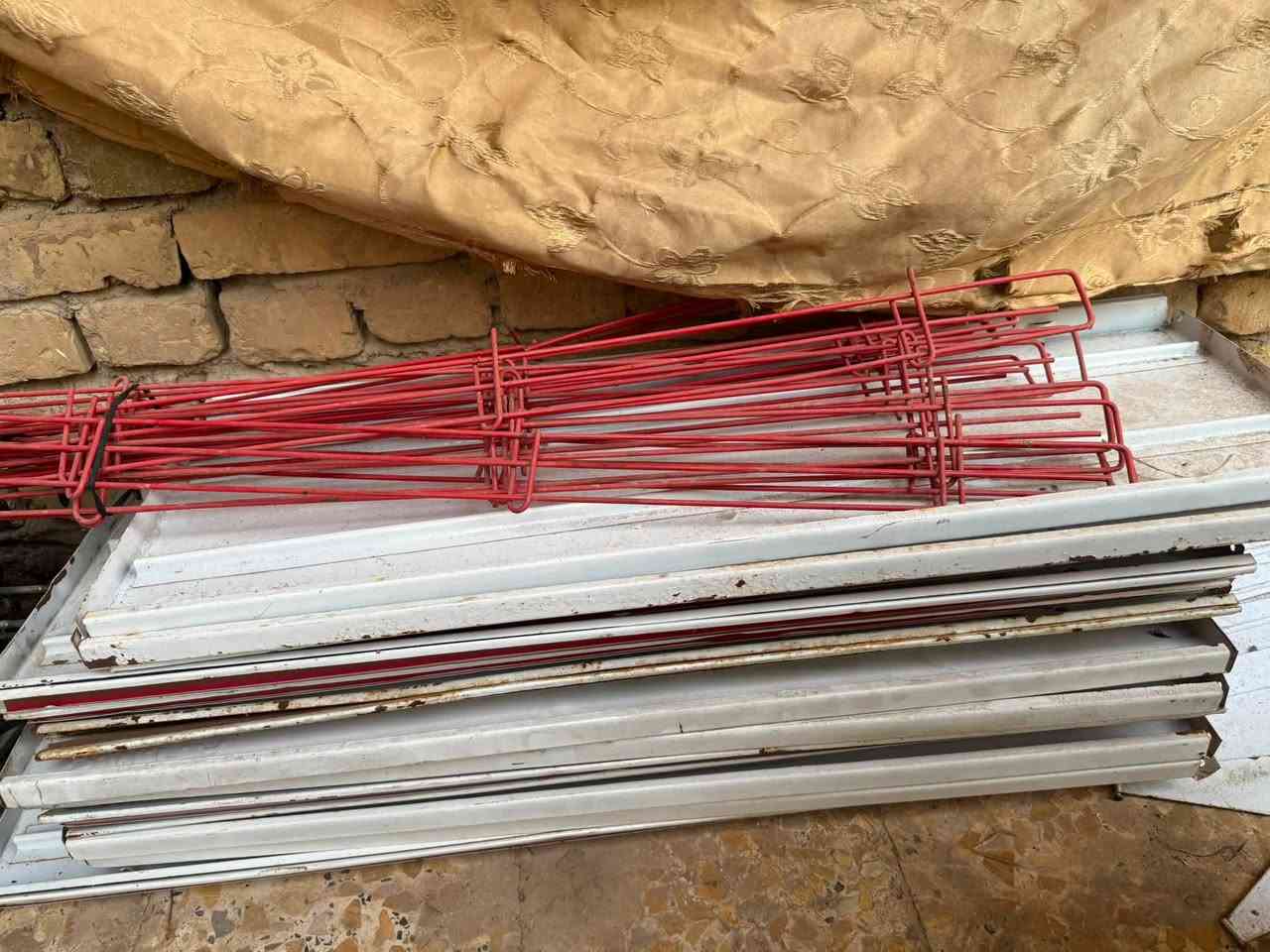 سلام عليكم
رفوف نضيفات وكاملات مال محل لعدد14 قطعه لشراي يتصل وبخدمته ***********
