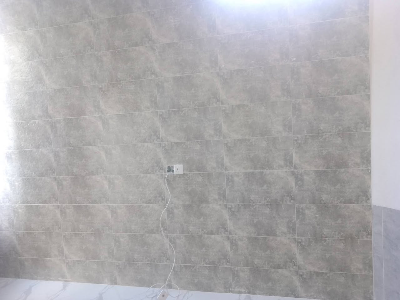 دار للبيع في منطقة حي الخضراء بلديه مساحة 100 متر دكت سقف ثانوي يتكون من غرفتين واستقبال البيت جديد عمر البناء صار أربعة اشهر  الاتصال على الرقم السعر 60   *********** صور البيت والفيديو موجود داخل المنشور
