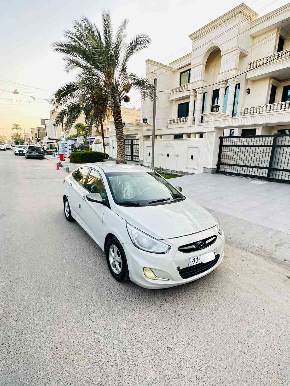 للبيع هونداي أكسنت 2016 وارد امريكي 
رقم بغداد الجديد هزه سنويه جديده بأسمي 
محرك 1600
كير AT
صدر امامي خلفي مبدل جديد 
تخم تاير جديد باتري جديد 
تبريد ممتاز 
داخل بيجي نظيف جداً 
سياره جاهزه ونظيفه خاليه من كل نقص 
ماشيه 100
ليبل واحد السياره بدون تبديل نهائياً 
جميع الأيرباكات سليمه 
صبغ قطعتين فقط 
السعر 88 ورقه مجال بسيط جداً 
***********

