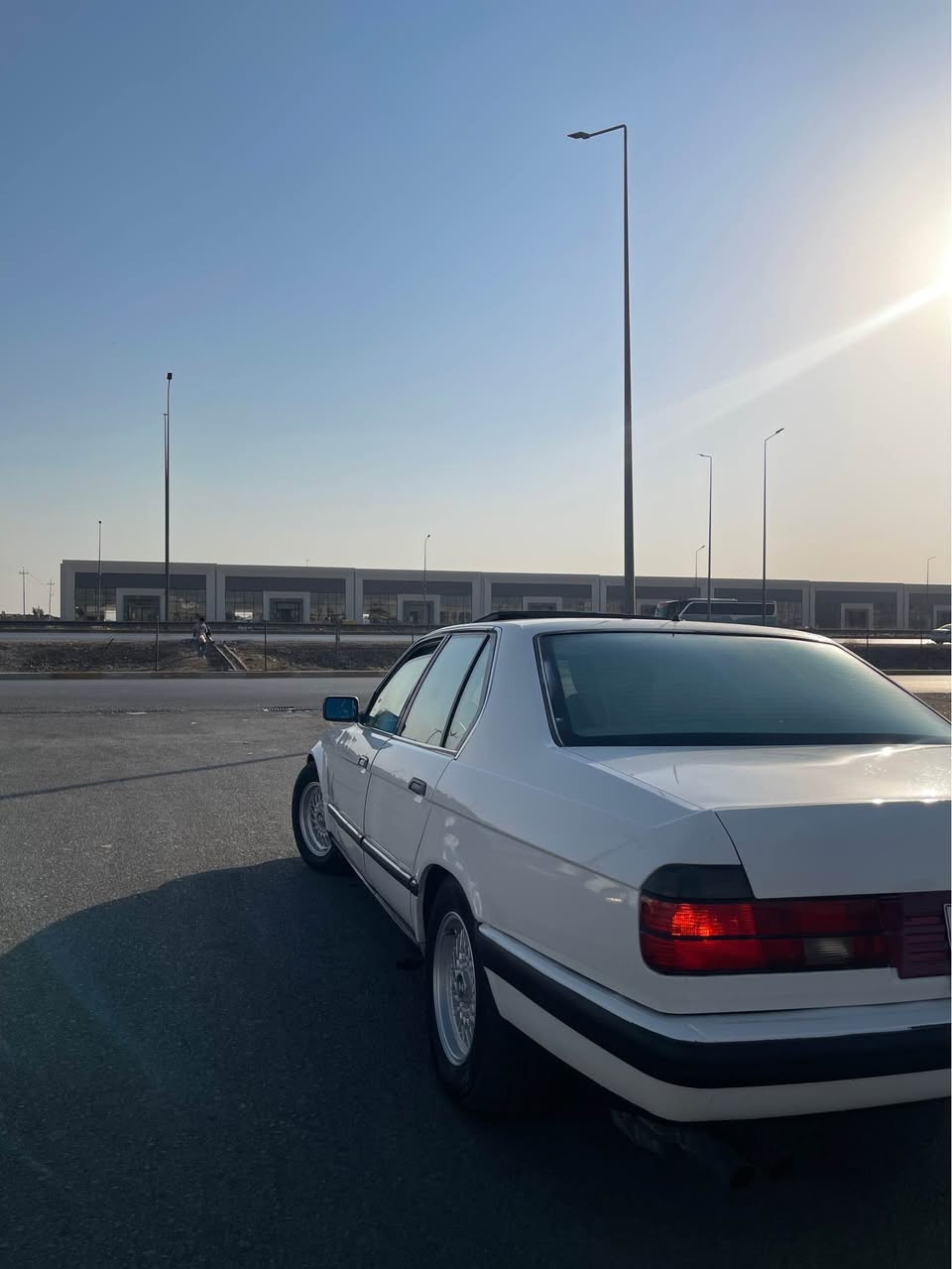 بيئيم مؤديل 1993بؤ فرؤشتن بشت و بيش كه بس بي ليدران حيزامه لؤ جواني سياره به اوه ليات ده يفرؤشم ره قم هه وليره به شه رتي هه موو شت ده يفرؤشم سعري42 ورقه مجال شوين هه ولير*********** أربيل, العراق
