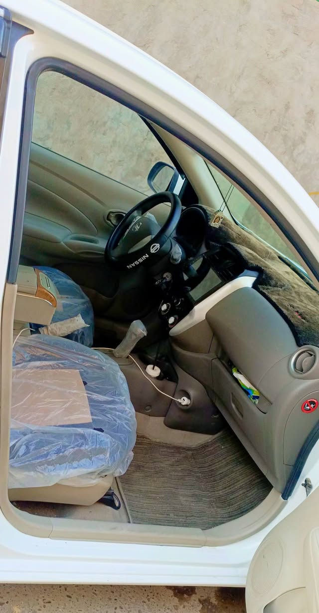 نيسان صني هندي مديل 2022 سياره كلين ما بيه قطرت صبغ  كير والمحرك كفاله عامه تبريد سياره مال بيت واني راعي السنويه السعر ١٢٠ وبيه مجال  رقم ***********
