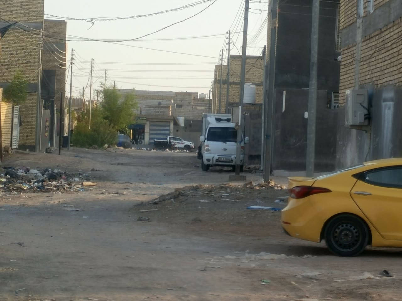 بيت 100 أمامي إسكان صناعي حي المهندسين قريب على شارع عام قرب مدرسه الصينيه البيت جديد 
 سعر خاص ***********@
