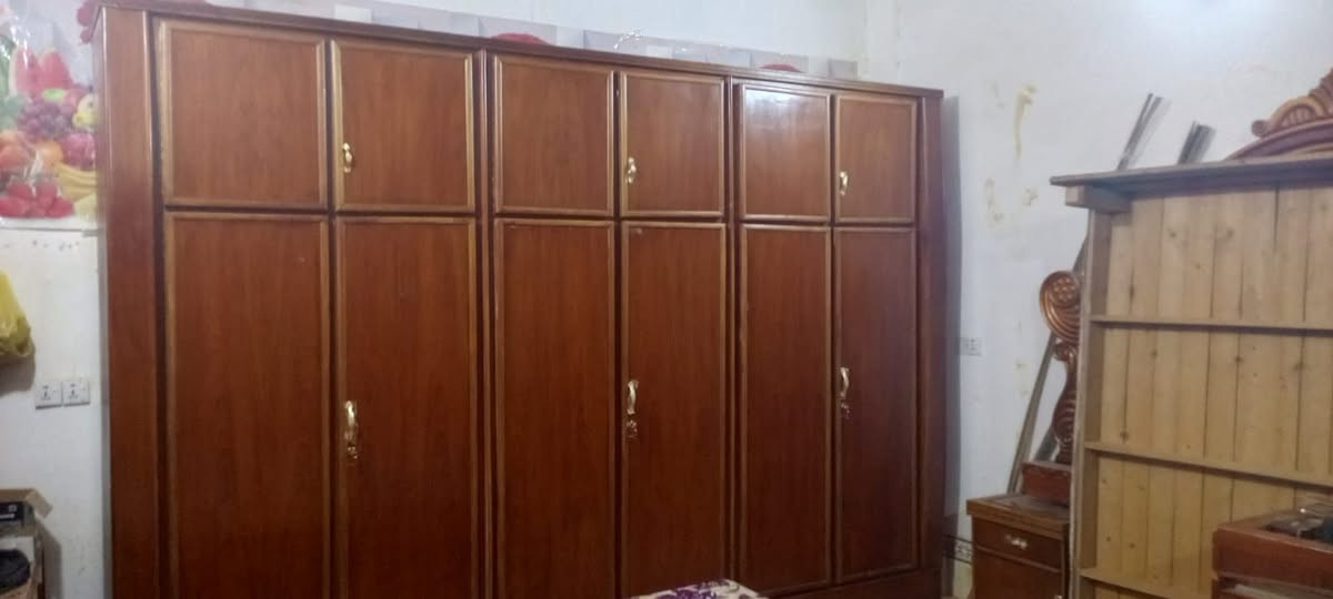 غرفه للبيع السعر 450 وبيه مجال العنوان الرمادي الزراعة قرب الجنسيه الموحده ***********
