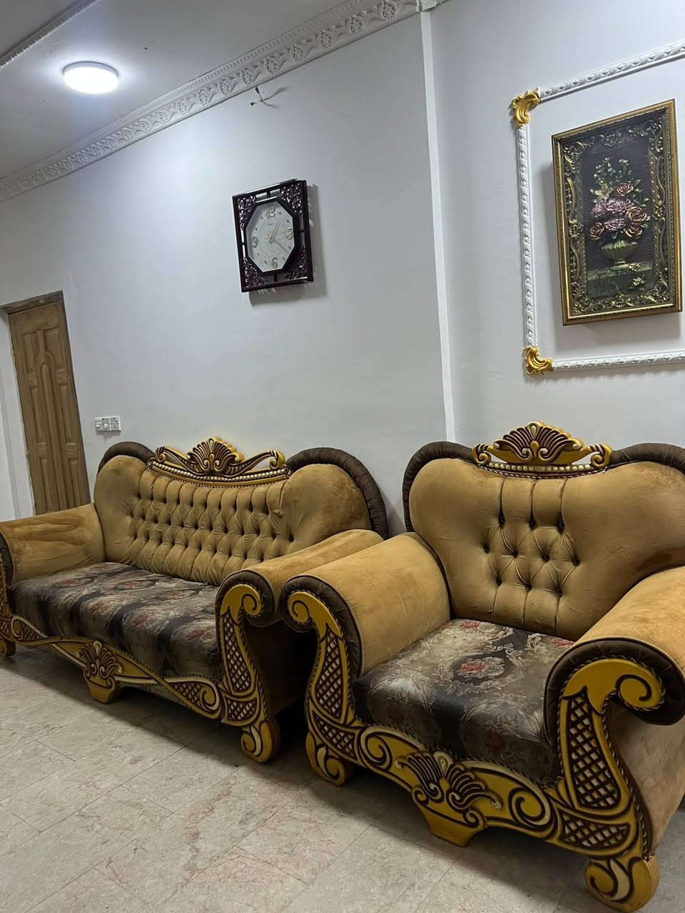 السلام عليكم تخم للبيع  10 مقاعد بحاله جيده مكاني بغداد للاستفسار ***********
