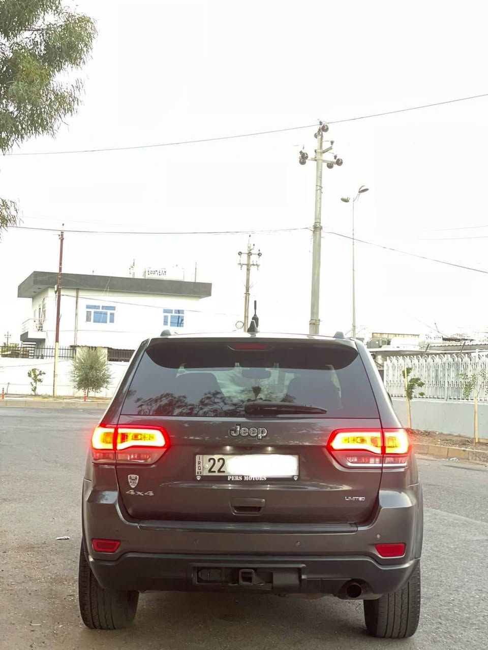 Jeep grand Cherokee limited جيب كراند شيروكي ليمتد2017

للبيع 👍 

 سيارة رقم اربيل دولي.  ✅.  باسمي كلشي جديد

سعر :183 💸و مجال 

حجم المحرك : 3.6L(6سلندر )مامفتوح👌

ملاحظة :كلين بدون. صبغ بدون ارباك. بس ٢-٣ مكان شبر شبر pdr. لون. سياره نفطي ✅ 

الموصفات :ليمتد. عدا سلايت.   داخل اصفر👌

فورويل 4x4

شاشة الكتروني 

بصمة تشغيل

بصمة ٢ ابواب

تشغيل عن بعد (𝐑𝐄𝐌𝐎𝐓𝐄 𝐒𝐓𝐀𝐑𝐓)

شاشة دشبول ديجيتال)

رادار خلفي 

حساسات خلفي 

نظام : 𝐄𝐂𝐎

نظام : 𝐍𝐎𝐑𝐌𝐀𝐋

نظام : 𝐒𝐏𝐎𝐑𝐓

كشن خزن و بارد و هيتر 

تحكم استيرن 

استيرن هيتر

تبريد لمس

تبريد مركزي 

لايتات عدسة بيلادي

ويل ليمتد كروم. بلادي

وبعد هواية مواصفات …

‏ ‎تفاصيل اكثر الاتصال علی ارقام التاليه 

‏ واتساب-كورك

☎️[***********]

عنوان📍اربيل أربيل, العراق
