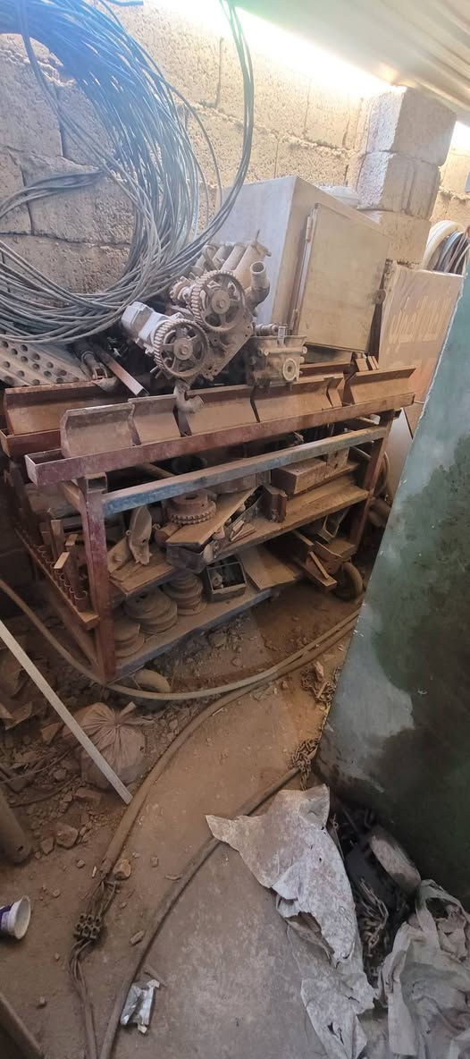 بريسات ايطالي اصلي مع ميز خاص للمكائن جاي ويهان من ايطاليا طول مترين ونص عنوان بغداد قرب الكاضميه سعر مناسب ***********
