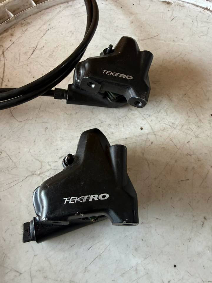 فجوج دهن  شركة شيمانو TEKTRO 

سعر الزوج 30 الف دينار 

عنوان المحل موصل أيمن تقاطع شارع كنيسة الساعة🚴🏻‍♂️🚴

يوجد توصيل 🚚 كافة محافظات العراق 🇮🇶 

☎️***********
📞***********
