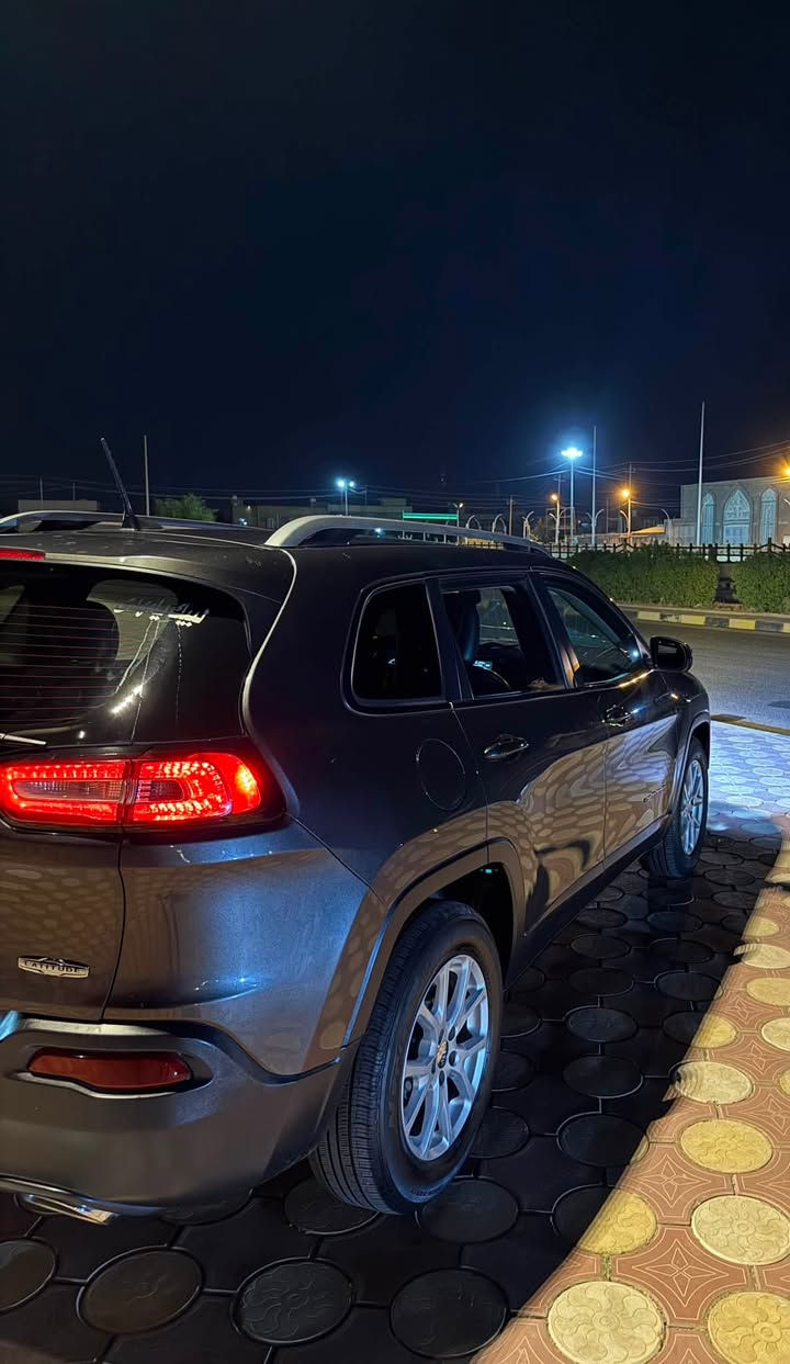 سلام عليكم جيب بزون موديل 2018 فول مواصفات ما عدى البنورامه 6vسلندر. السياره مكفوله بدون حادث سرقه جاملغات وبنيد ودعاميه بدون ايرباك السياره 4x4 فور ويل الرقم بغداد تحويل مباشر مشروع وطني السنويه جديده 36 العنوان ميسان السعر 118وبيها مجال التواصل ***********
