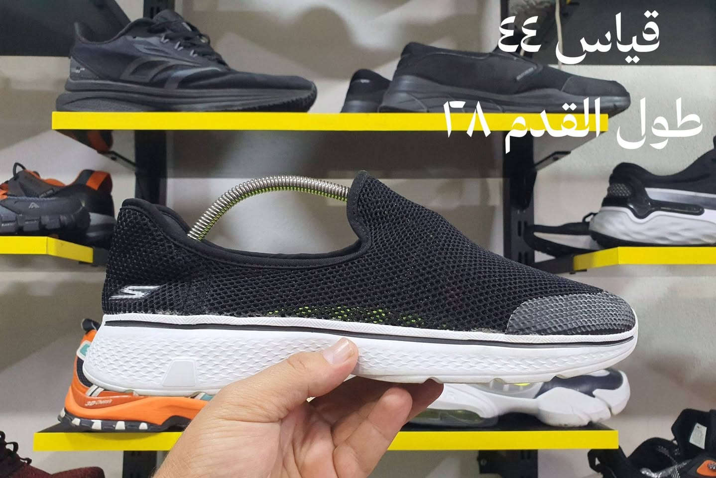 وصوول وجبة جديدة السعر مناسب ب٢٥ الف 
التواصل عالماسنجر أو الواتس اب ب٧٧٠٠٣٢٩٤٩٧
يوجد توصيل

نص مكتوب في الصور:
- قياس 43
- طول القدم 26.5
- قياس 44
- طول القدم 28
- قياس ٤٣
- طول القدم ٢٧.
- طول القدم ٢٦.٥
- قياس ٤٣.٥ طول القدم ٢٧