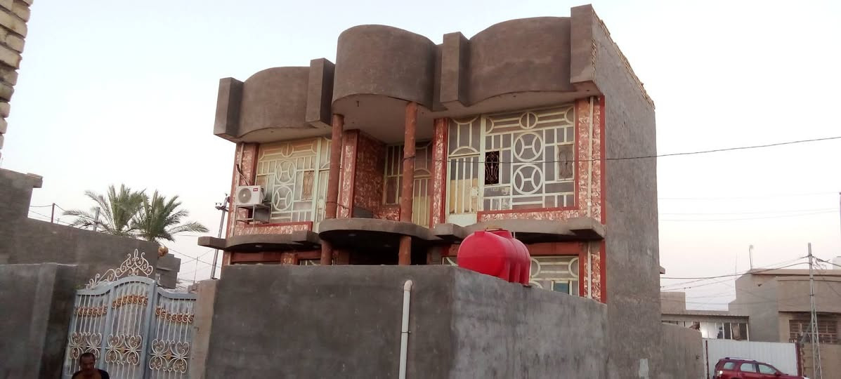 السلام عليكم بيت مساحة ٣٠٠ متر ١٢×٢٥ يحتوي على خمس غرف سند بأسمي طابو زراعي || عنوان طهمازية فرع مخبز المصطفى قرب أسواق ابو علي الكلابي // للاستفسار رقم الهاتف /. ***********
