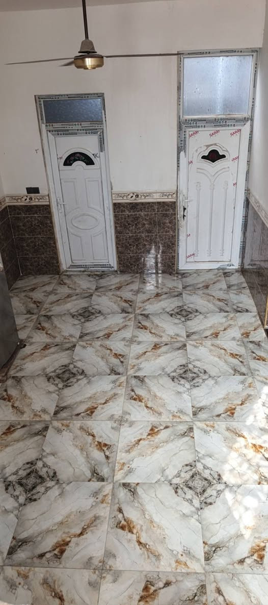سلام عليكم بيت للبيع بجبيل بشارع المضيف مساحه 200 طابقين غرفتين جوة الاستفسار عل رقم السعر55وبي مجال الله محيكم ***********
