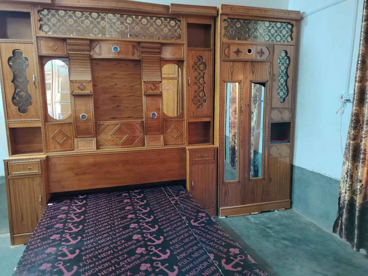 سلام عليكم اخوان يوجد غرفه نوم صاج عراقي نضافه فول سعرها 700الف 
المكان بختيله وهذا رقمي
***********
