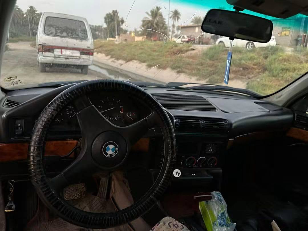 سلام عليكم عندي بي ام حجم 525 موديل 91          سيارة جاهزة سنوية ماساقطةالسعر 40 اوبيها مجال مكاني كربلاء طويريج رقمي ***********
