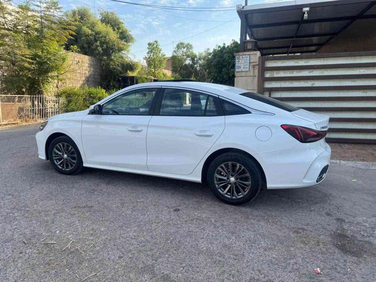 MG GT 2025 
فول مواسەفات شاشە اکتیف ٤ زمان ٥ کامیرە سلاید فول سبوغ و تەعدیل و تەزرەی نیە قۆپەک لە جاملغی پشتەوەی سەکنە دەستکاری نەکرایە لە رەسمەکە دیارە نرخی 117 مەجالەکی کەم *********** أربيل, العراق
