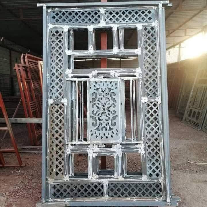 من رخصة الادمن تعلن حدادة الفلوجه المتنقله عمل وتصليح كافة الابواب والشبابيك وعمل السقائف ومحجلات الدرج والكرڤانات وتصليح خزانات المياه الحديد وكافة انواع ورك الحداده وبايادي ماهره هاتف *********** كورك ***********
