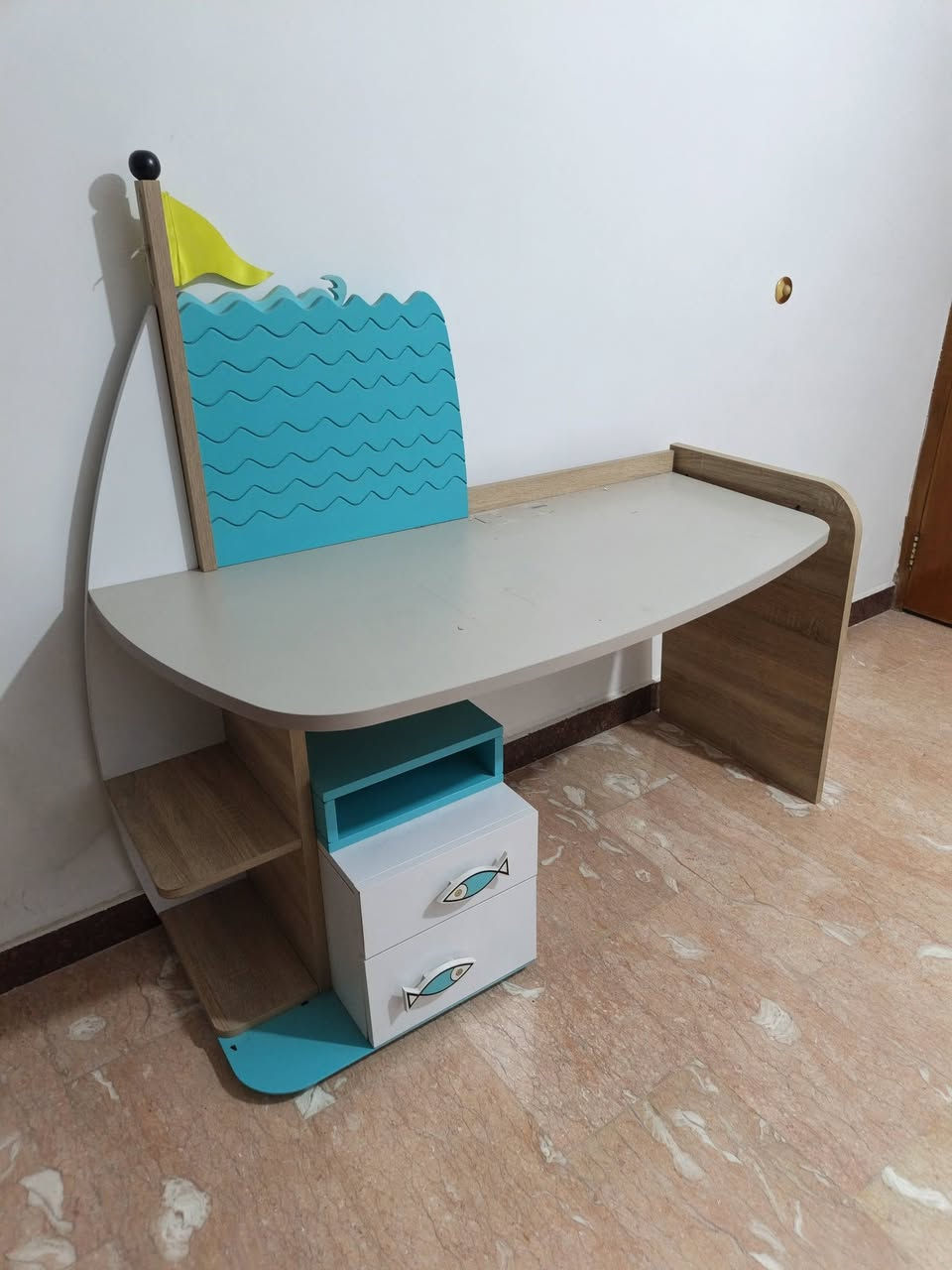 ميز دراسة • ميز تواليت • الشالجية بغداد