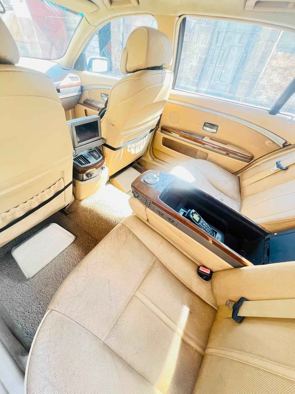 بي ام باخرL  i. 745
موديل  2004 

فول فول موصفات باب طويل دبل جام

مكينه ٨سلندر

مكان السيارة بغداد

رقم السياره بغداد

بيع فقط بدون مراوس

السعر.     115 $

لاستفسار الاتصال 
***********
