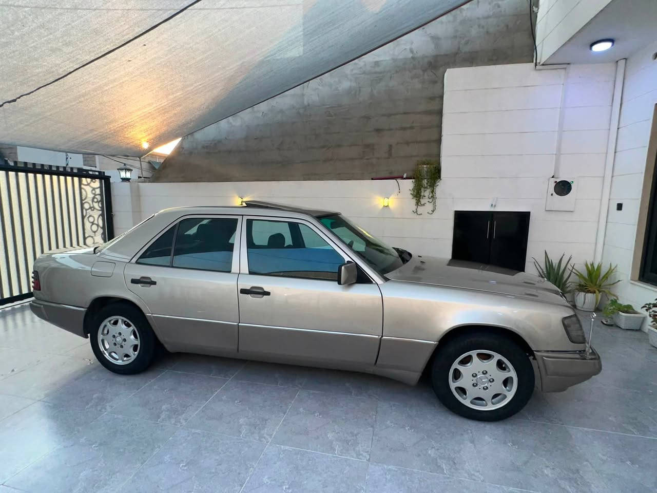 للبيع مارسيدس موديل87محدث92 كير و محرك بطه حجم3000ديلكو رقم سليمانيه سنويه هزه فحص جديد لحد2029بسمي شرط تحويل و كاله تبريد شغال سلايت دواخل جلد بدون ضرر بدون خياس صبغ عام للجمالي سعر60بي شويه مجال***********/***********مكان سياره كركوك
