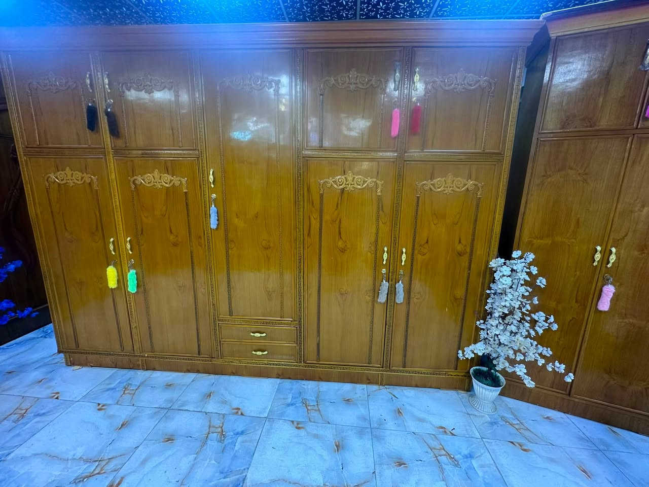 غرفه مستخدمة 
سعر ٧٠٠
غرف ملحق 
واتساب ***********
