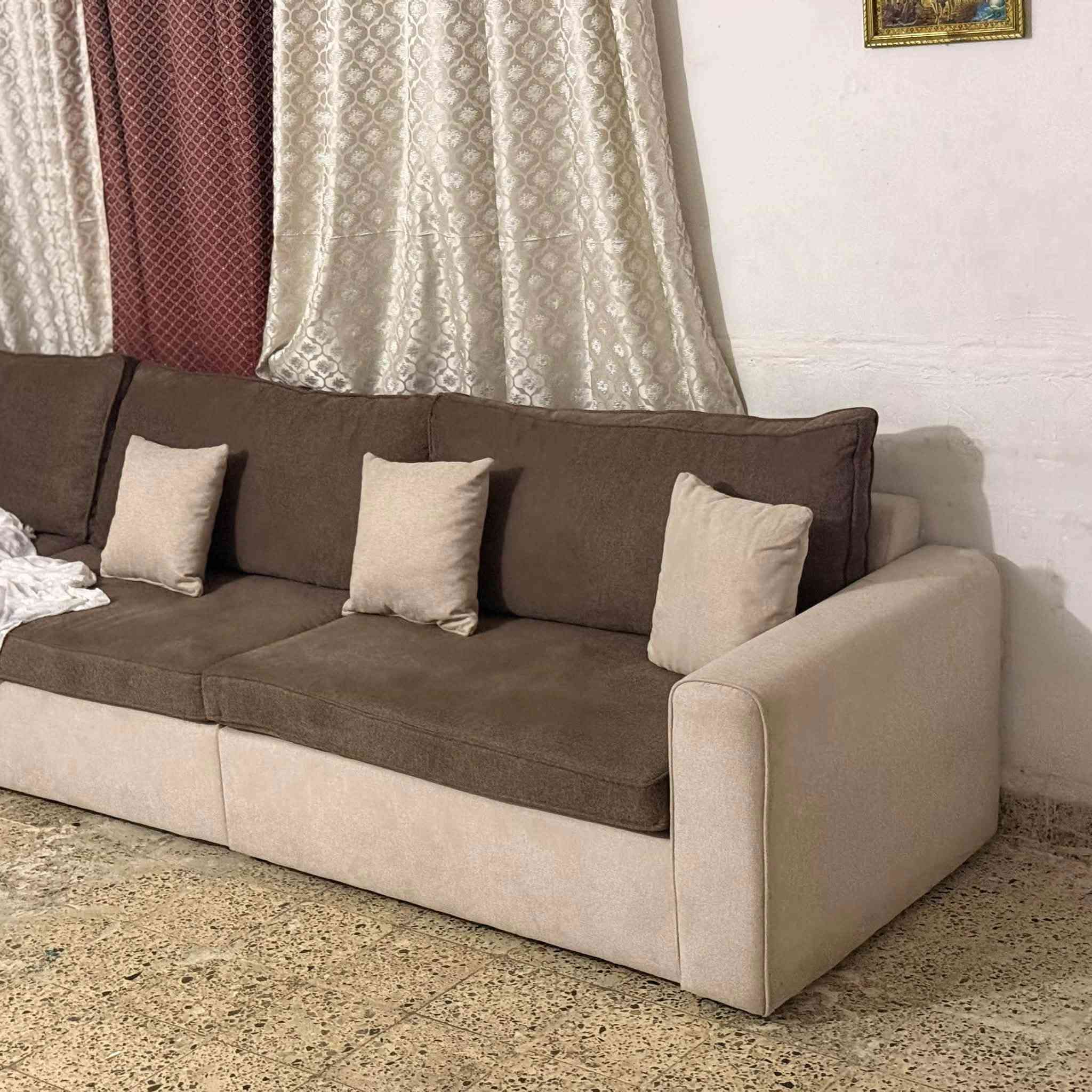 طقم كنب ١٠ مقاعد • ٢ كنبة رباعية • ديوان امريكي ٢٣٠×٣٥٠