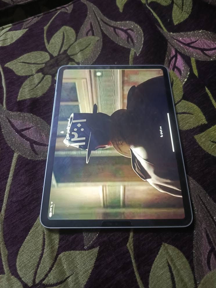 سلام عليكم 
> *للبيع iPad Pro 11 inch 2024 - M2 - ذاكرة 128*
>
> الجهاز بلادي وكالة، ما مبدل بي ولا قطعة وشرط الفحص
> مامفتوح ولا مصلح ابد
> البطارية 92% 🔋 فول
> شاشة 120Hz - ينطي 120 فريم بالببجي ثابتات
> استخدام دراسة فقط، نظافته 100%
>
> *ملحقاته كاملة:* شاحن اصلي + كيبل + حافظة + الكارتونة
>
> السعر 750 الف وبيه مجال للشراي
> مكاني: الكوت حي الجهاد
    توصيل موجود
> الي يريده يراسلني خاص دهل اوران, واسط
