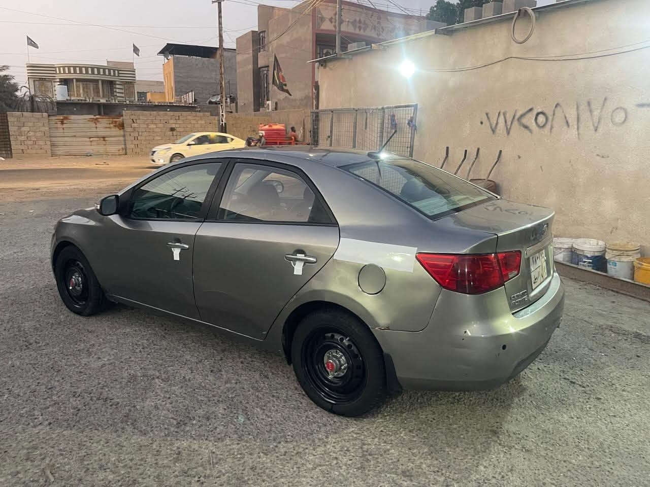 كيا فورتي مديل 2010 وارد امريكي 
محرك 2000  تبريد حداده تخم تاير جاهزه. حادث جاملغ خلفي وباب خلفي رقم اربيل  السعر 64 ورقه 
المكان البصره   
جميع تفاصيل اتصل ودلل
***********
