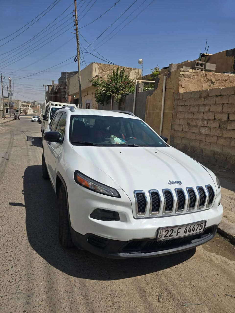 سلام عليكم يوجد جيب بزون كلين تايتل ماشيه 300الف كيلو سياره حيل احلى من الصور سعر 110اوراق رقم تواصل  *********** مكان السياره الأنبار رمادي
