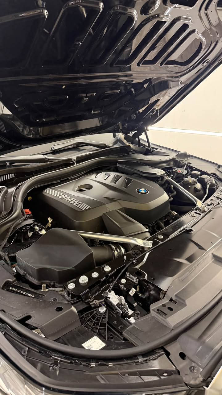 بي ام 530i 2025 كلين ماشية 36 مايل مغلفة ppf طافي ضمان 10 سنوات والسيارة فول بصمتين وكارت داتا شو خمس كامرات ومعروفة مواصفاتهة للأستفسار الاتصال *********** مكاني البصرة
